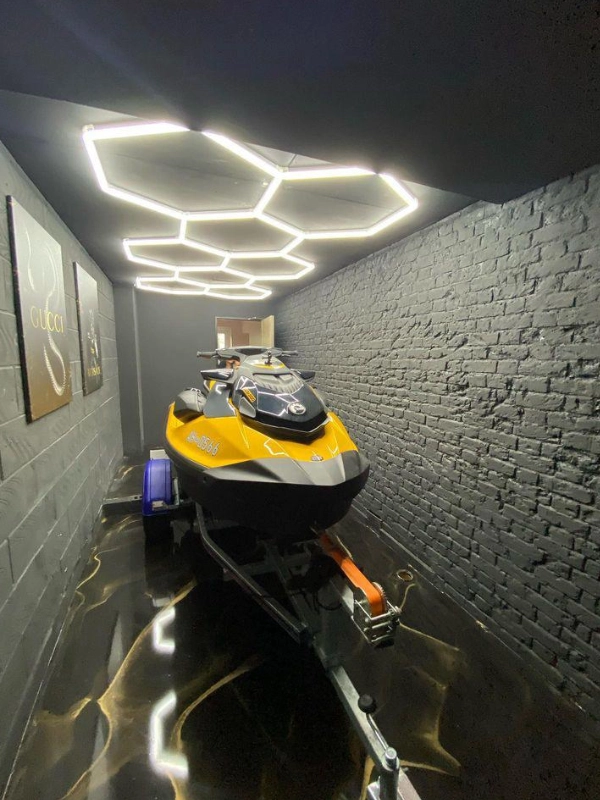garage and showroom epoxy resin floors